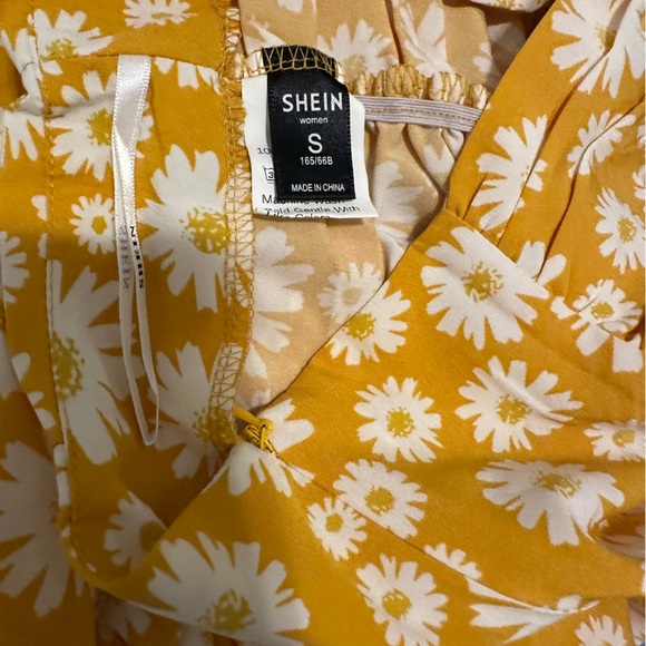 🐧3/$15 or 5/$20 - SHEIN Skirt Yellow and White Rushed Skirt - NWOT - Picture 4 of 4